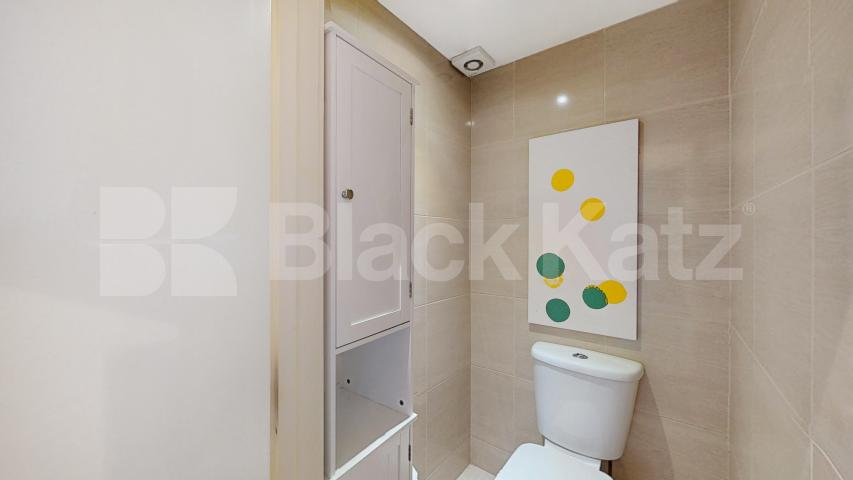 Modern one bed set within a large period house mins to tube and shops Sutherland Avenue, Maida Vale